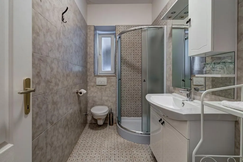Temple Luxury Apartments & Rooms Split Guest house
