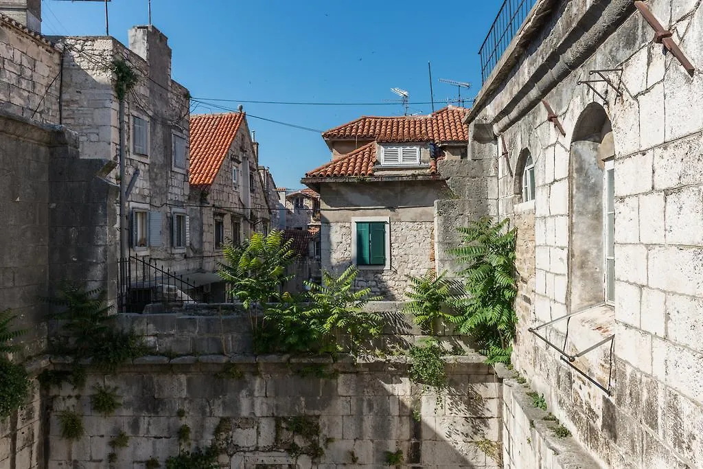 Temple Luxury Apartments & Rooms Split Guest house