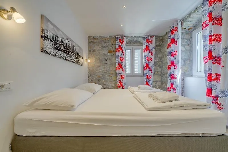 Temple Luxury Apartments & Rooms Split Guest house