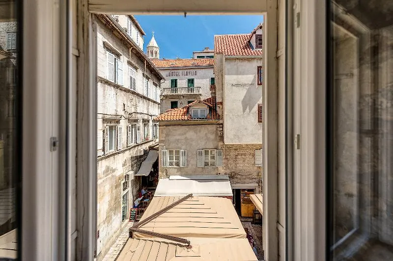 Temple Luxury Apartments & Rooms Split Guest house
