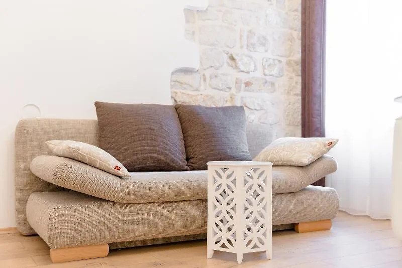 Temple Luxury Apartments & Rooms Split 4*,