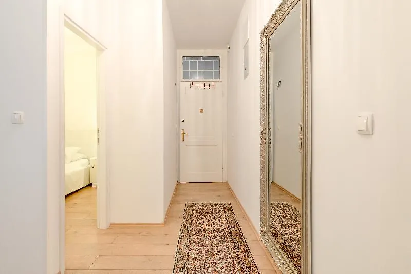 Temple Luxury Apartments & Rooms Split Guest house