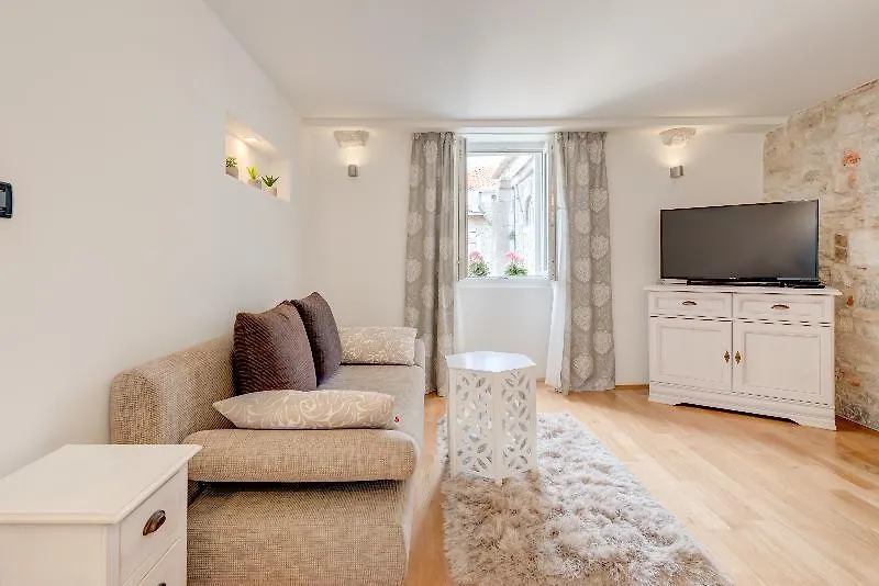 Temple Luxury Apartments & Rooms Split Guest house