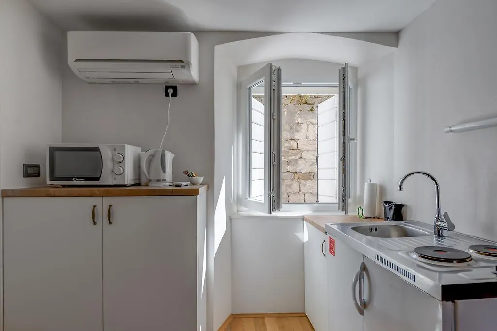 Temple Luxury Apartments & Rooms Split 4*,