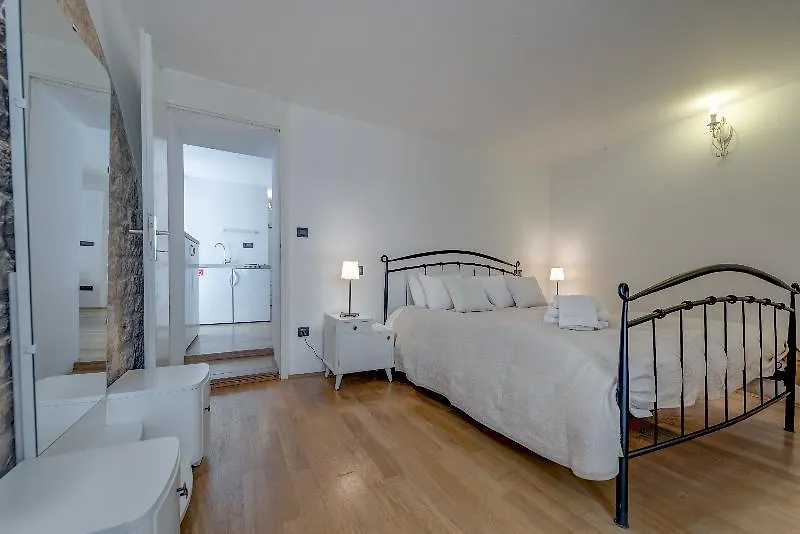 Temple Luxury Apartments & Rooms Split Guest house