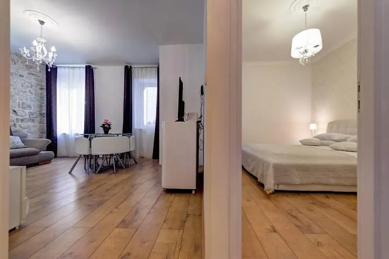 Temple Luxury Apartments & Rooms Split 4*,