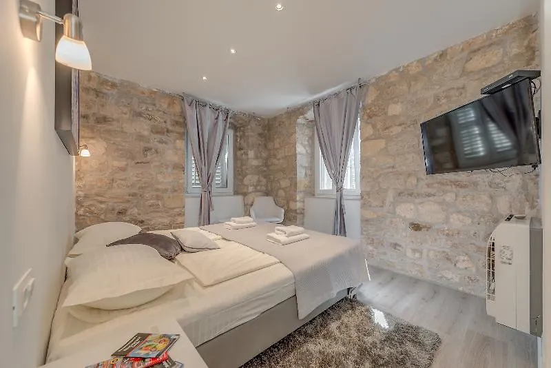 Temple Luxury Apartments & Rooms Split Guest house